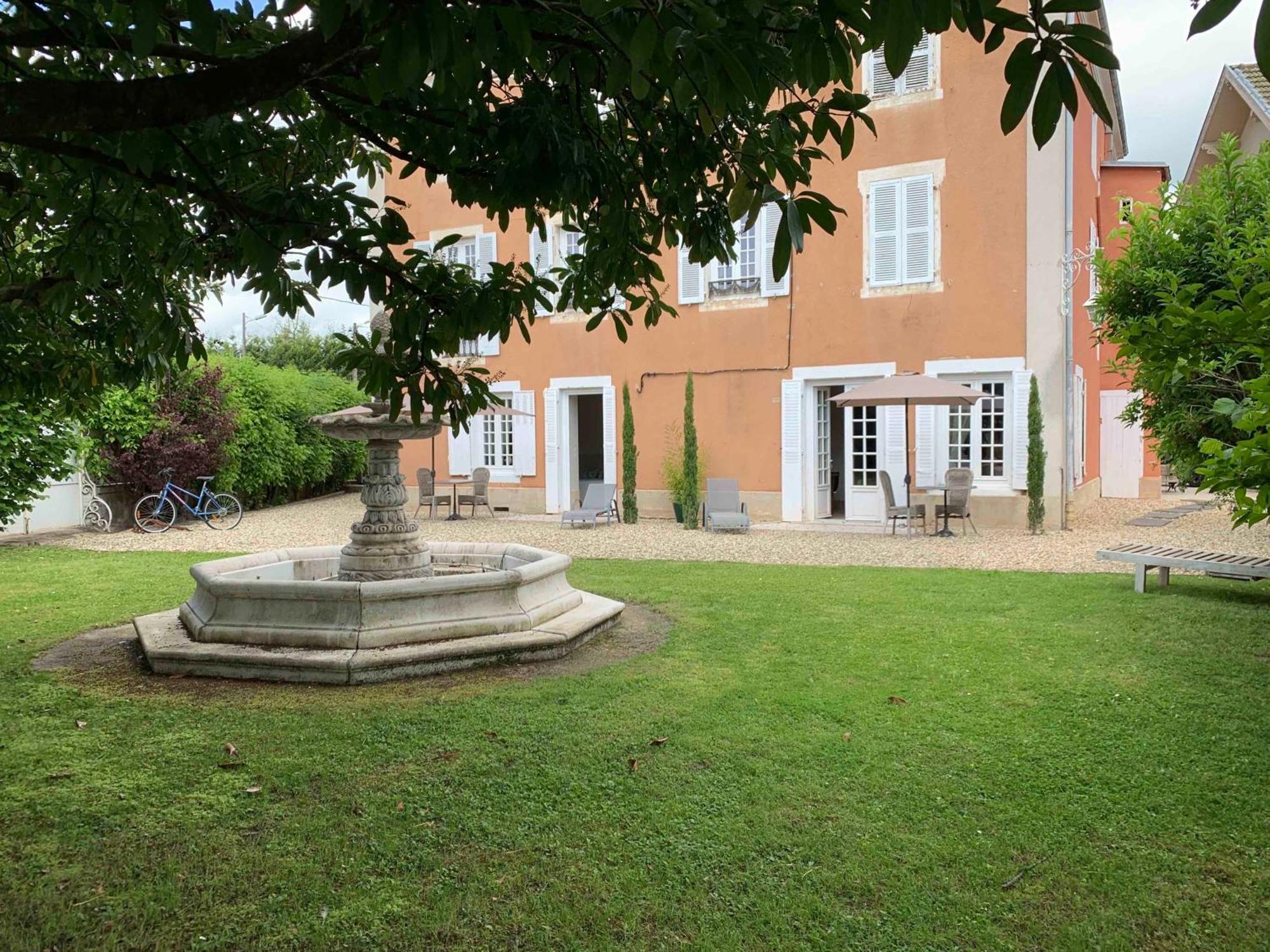 Studio En Ville Et Campagne Louhans Exterior photo